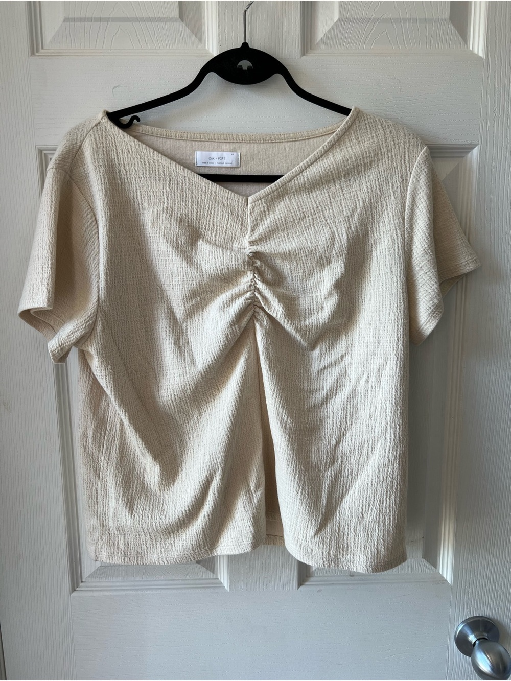 OAK + FORT Cream Textured Ruched V-Neck Short Sleeve Top